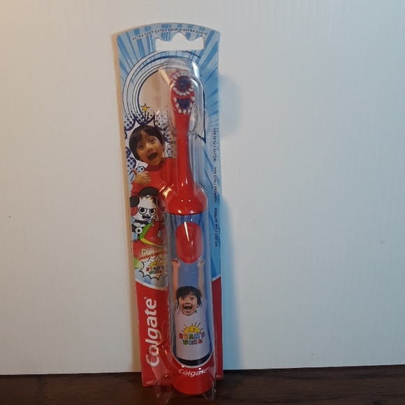Colgate Ryan World Toothbrush - Picture 3 of 6